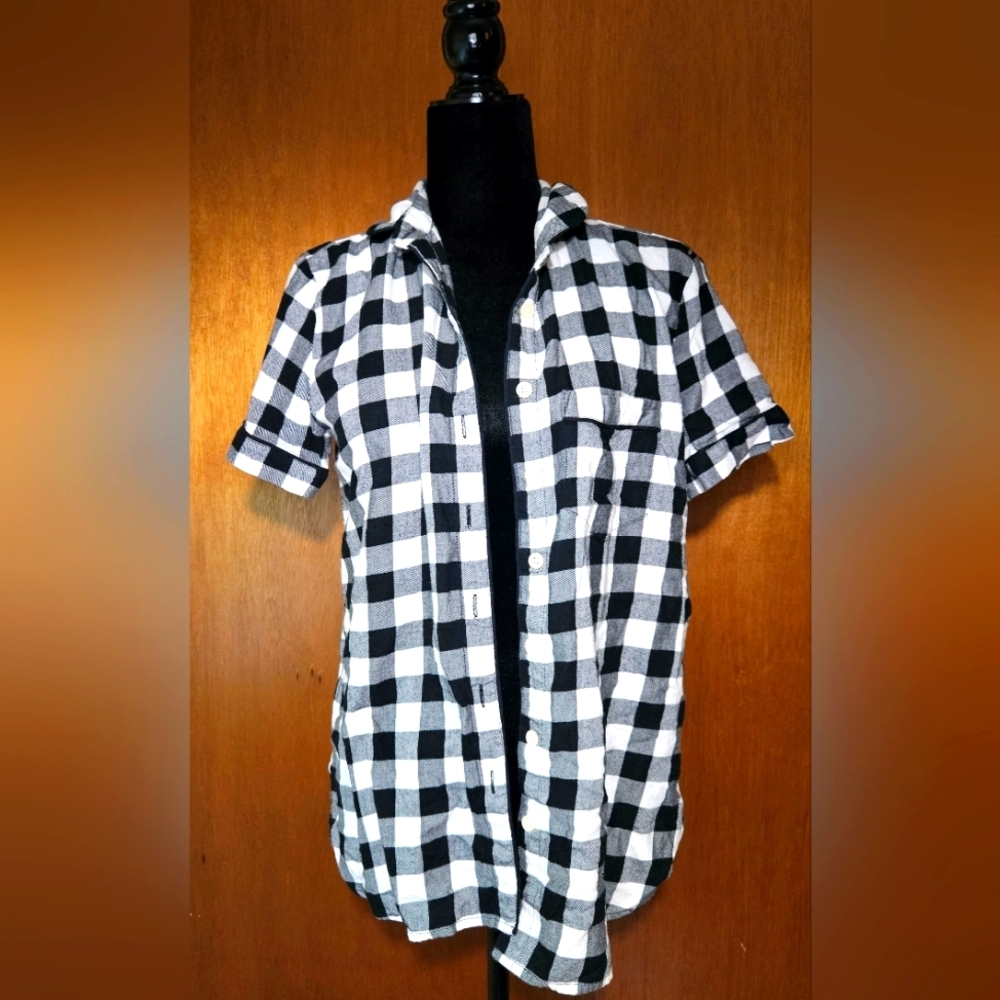 Black and White buffalo plaid short Sleeved button-down shirt